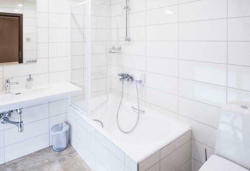 اتاق خانوادگی, Porto