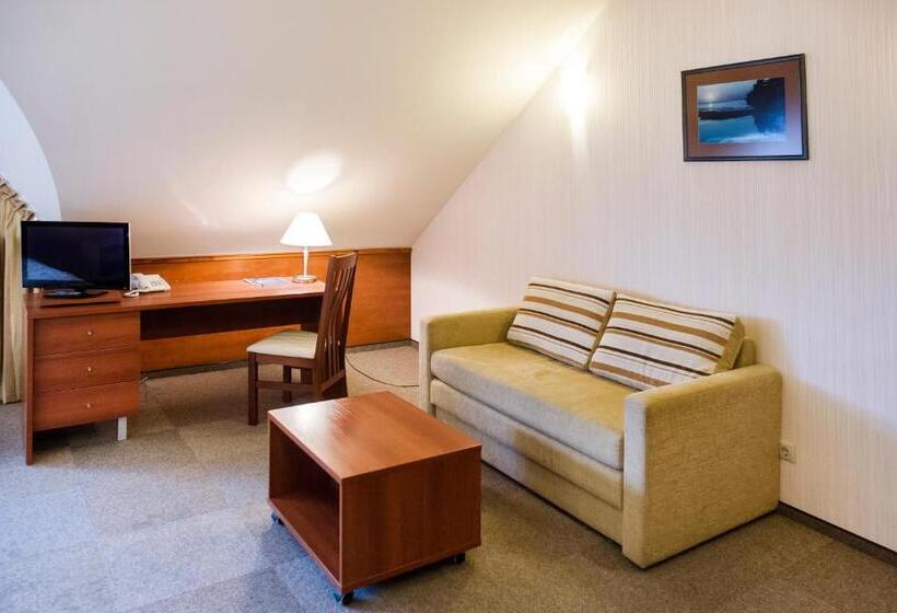 اتاق استاندارد سه نفره, Porto