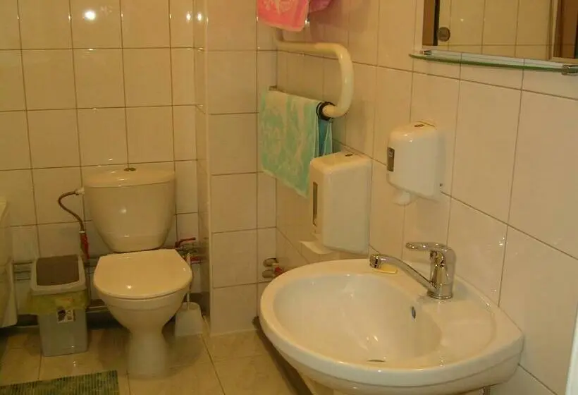 اتاق استاندارد سه نفره, Skaistažiedė