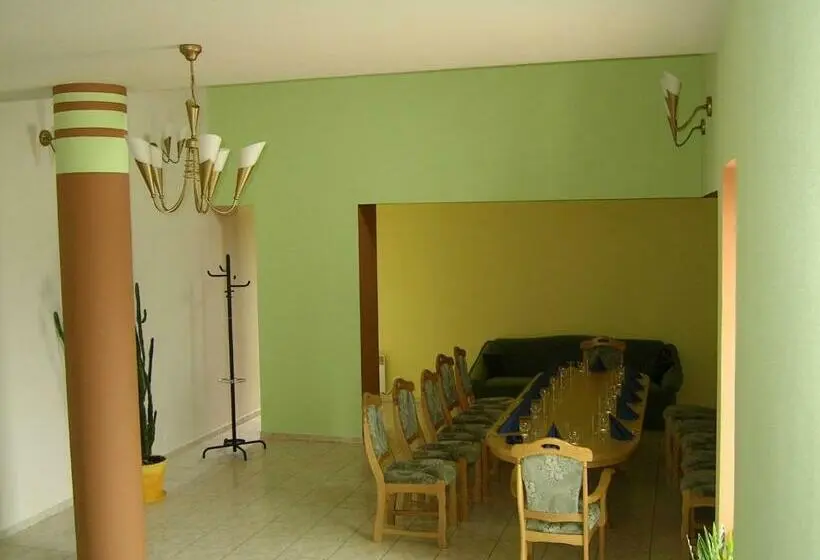 اتاق استاندارد, Skaistažiedė