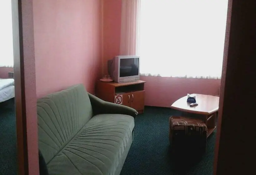 اتاق استاندارد سه نفره, Skaistažiedė