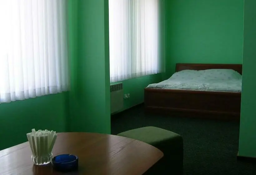 سوئیت 2 خوابه, Skaistažiedė