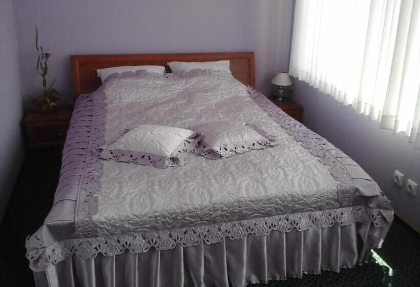 سوئیت 2 خوابه, Skaistažiedė