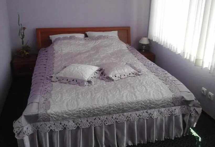 سوئیت 2 خوابه, Skaistažiedė