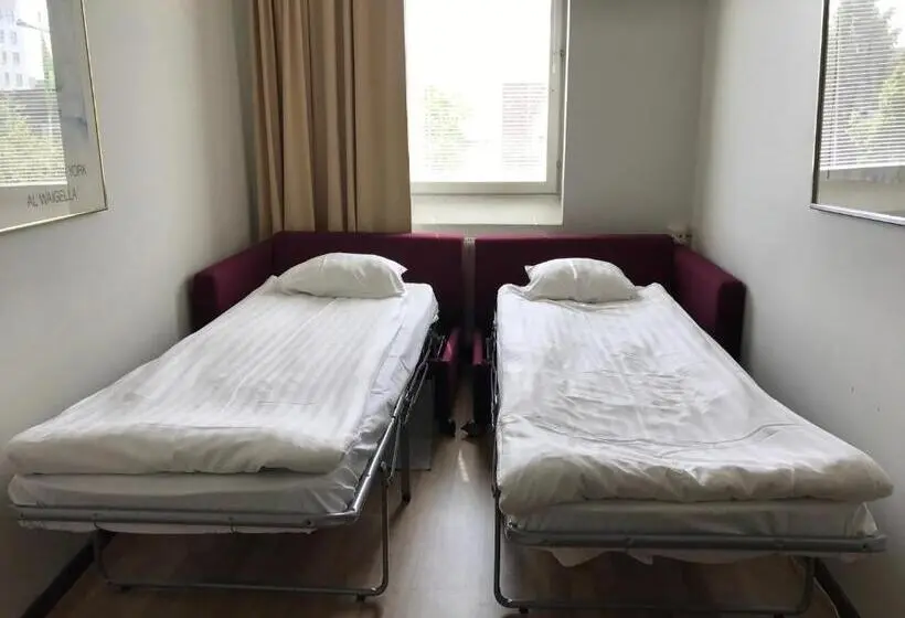 Economy Quadruple Room, Strand City Hotell