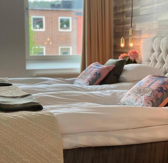 Люкс Вид на Море, Strand City Hotell