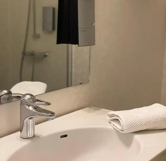 Perhehuone, Strand City Hotell