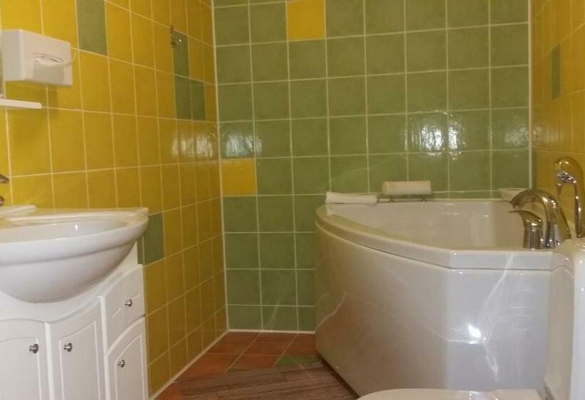 سوییت, L Wironia