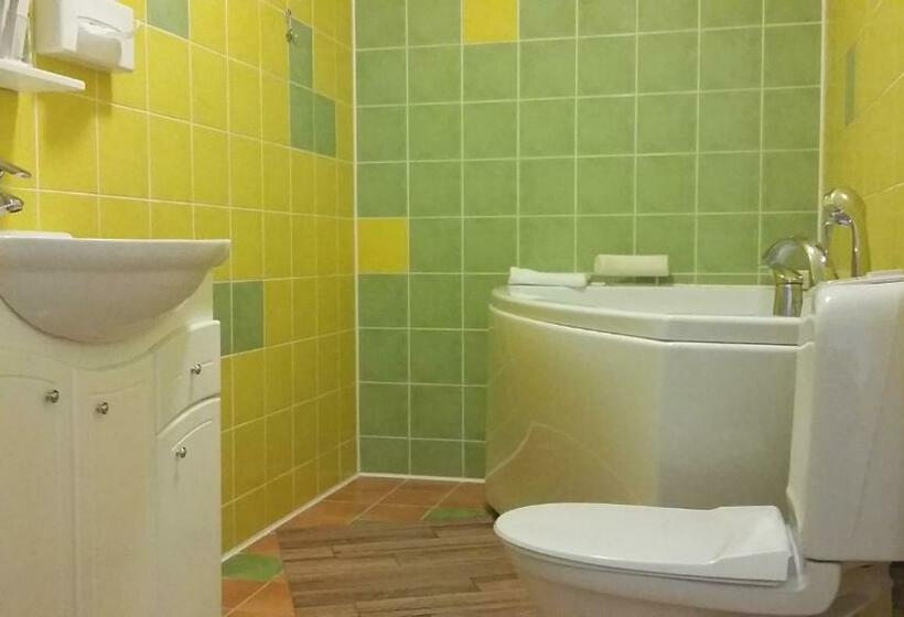 سوییت, L Wironia