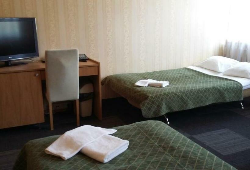 اتاق خانوادگی, L Wironia