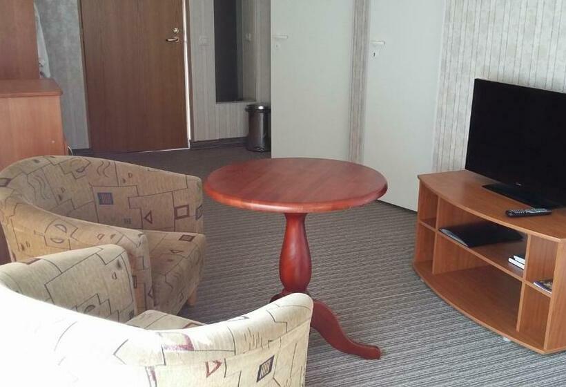 سوییت, L Wironia