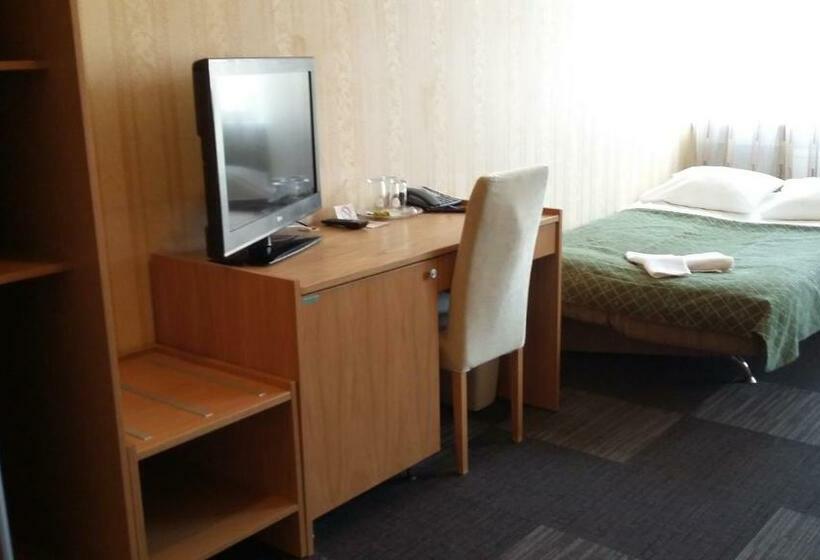 اتاق خانوادگی, L Wironia