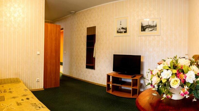 سوییت جونیور, L Wironia