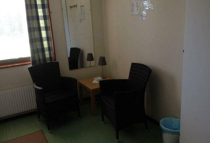 标准四人间共用浴室, Hässleholmsgårdens Vandrarhem