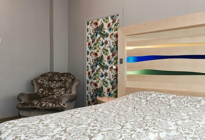 اتاق استاندارد با سرویس بهداشتی مشترک, Maria Hostel