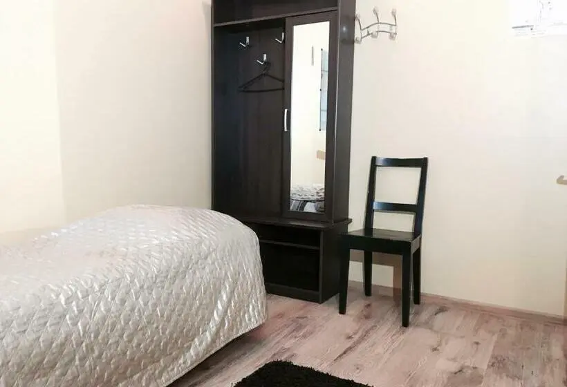 اتاق استاندارد با سرویس بهداشتی مشترک, Maria Hostel