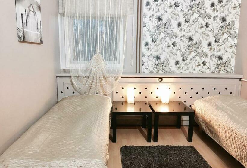 اتاق استاندارد با سرویس بهداشتی مشترک, Maria Hostel