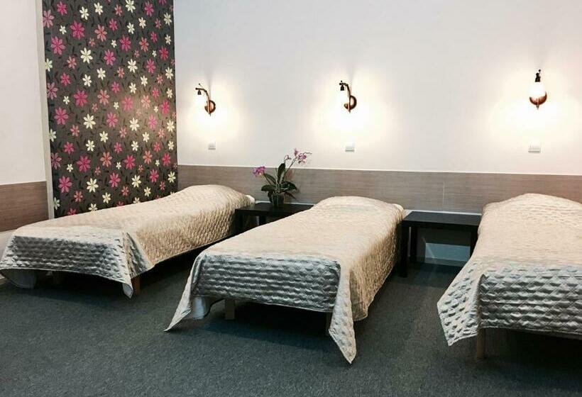 اتاق استاندارد چهارنفره با سرویس بهداشتی مشترک, Maria Hostel