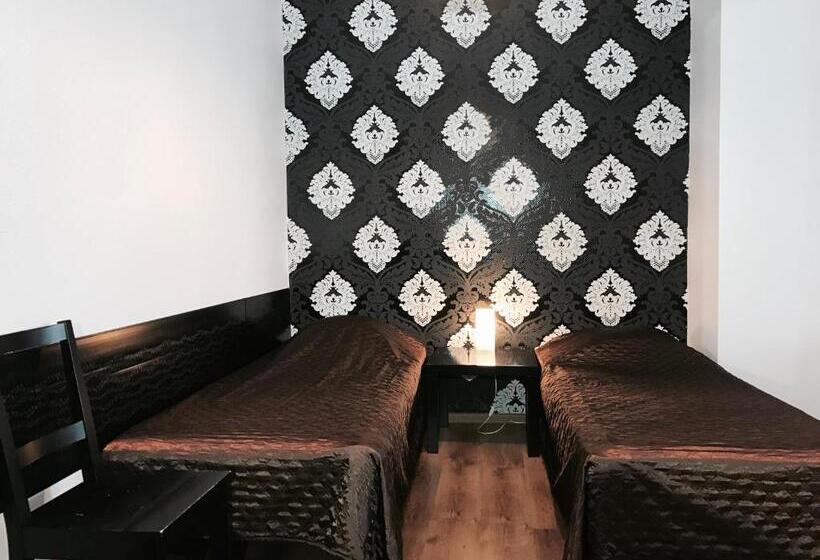 اتاق خانوادگی با سرویس بهداشتی مشترک, Maria Hostel