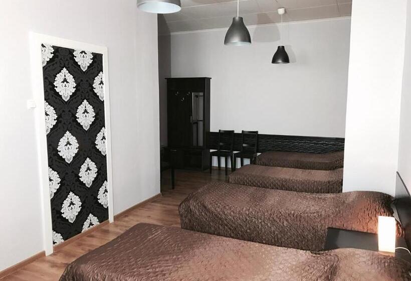 اتاق خانوادگی با سرویس بهداشتی مشترک, Maria Hostel