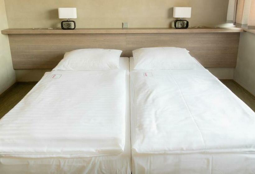 غرفة قياسية, Pivotel Mmx