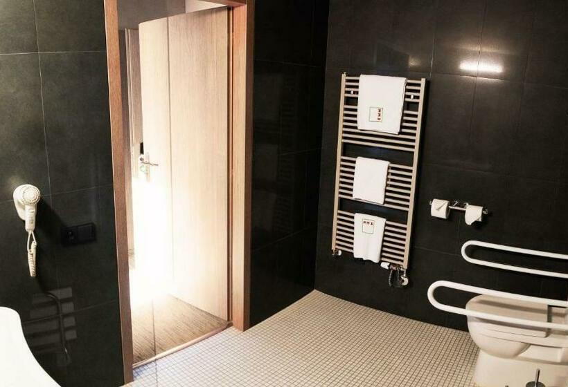 غرفة قياسية فردية لذوى الإحتياجات الخاصة, Pivotel Mmx