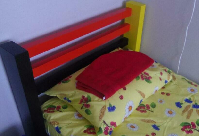 اتاق استاندارد یک تخته با سرویس بهداشتی مشترک, Tamme Staadioni Hostel