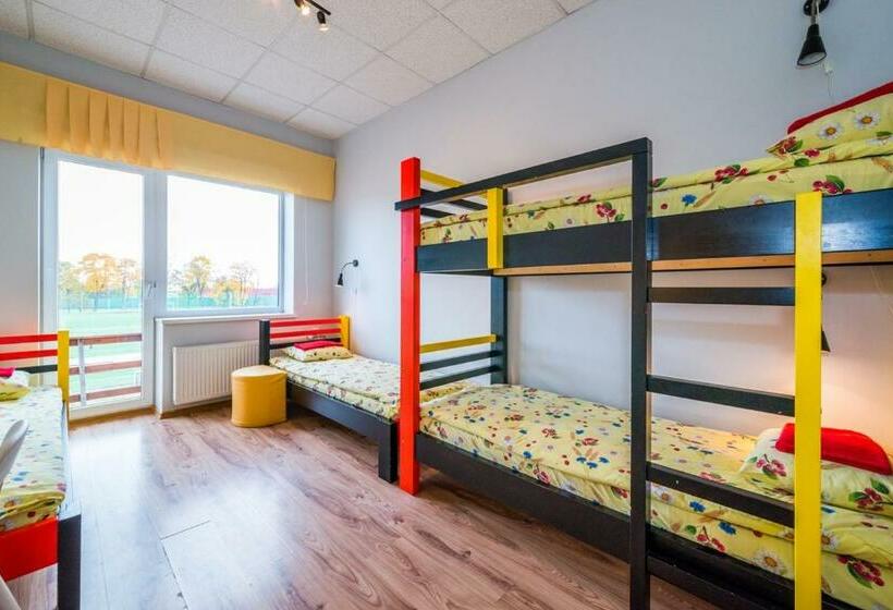 اتاق استاندارد چهارنفره با سرویس بهداشتی مشترک, Tamme Staadioni Hostel