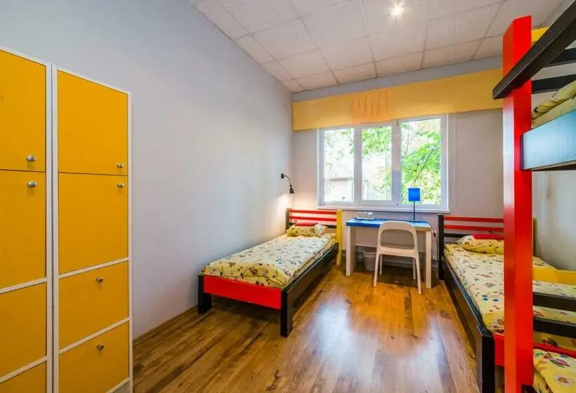 اتاق استاندارد چهارنفره با سرویس بهداشتی مشترک, Tamme Staadioni Hostel