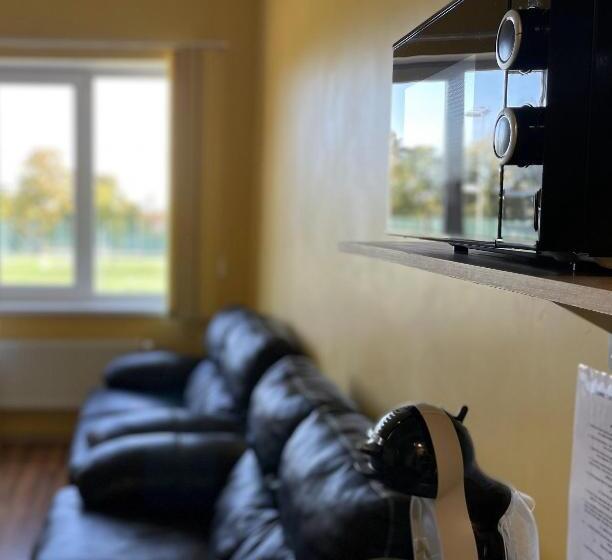 اتاق استاندارد چهارنفره با سرویس بهداشتی مشترک, Tamme Staadioni Hostel