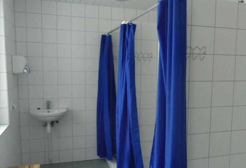 اتاق استاندارد چهارنفره با سرویس بهداشتی مشترک, Tamme Staadioni Hostel