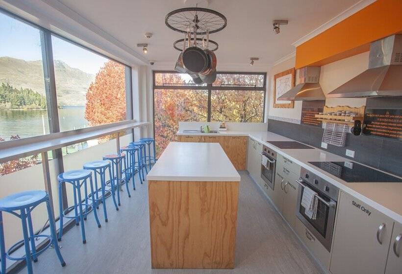 Perhehuone, Absoloot Hostel Queenstown