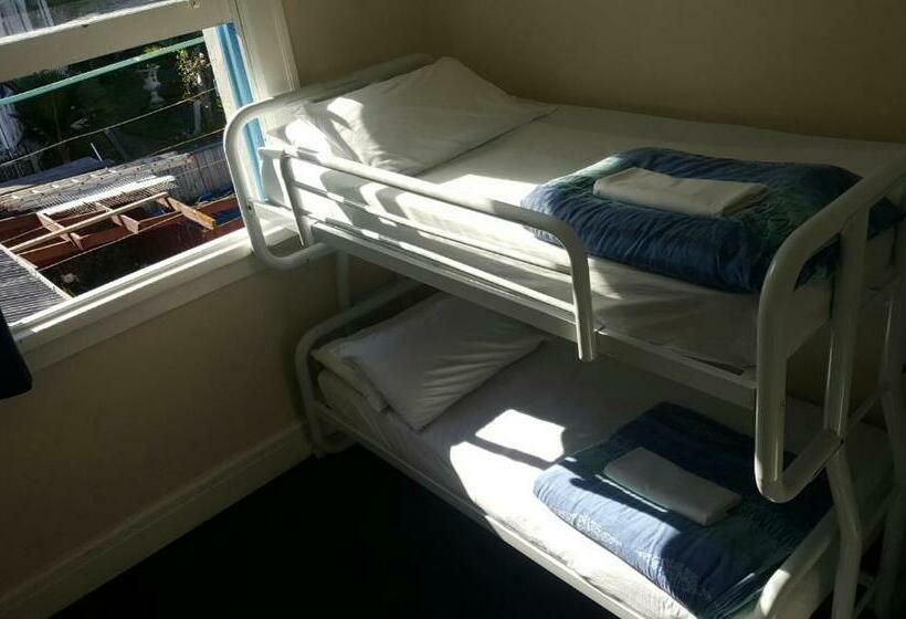 חדר סטנדרטי עם מיטת קומתיים ואמבטיה משותפת, Toad Hall Accommodation