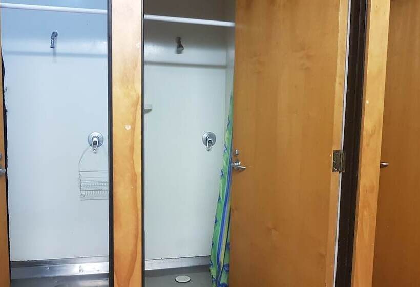 패밀리 룸 공용 욕실, Wild Zebra Backpackers