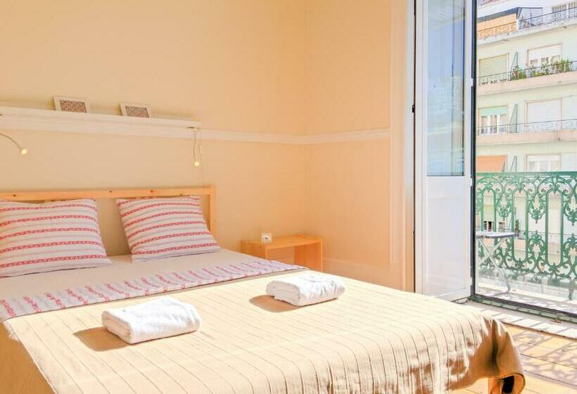 اتاق استاندارد سه تخته با سرویس بهداشتی مشترک, Ambiente Hostel