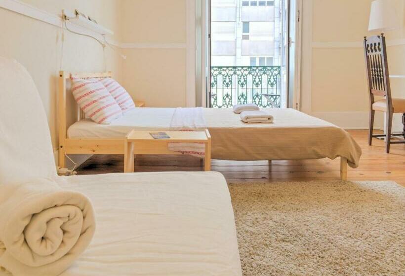 اتاق استاندارد سه تخته با سرویس بهداشتی مشترک, Ambiente Hostel