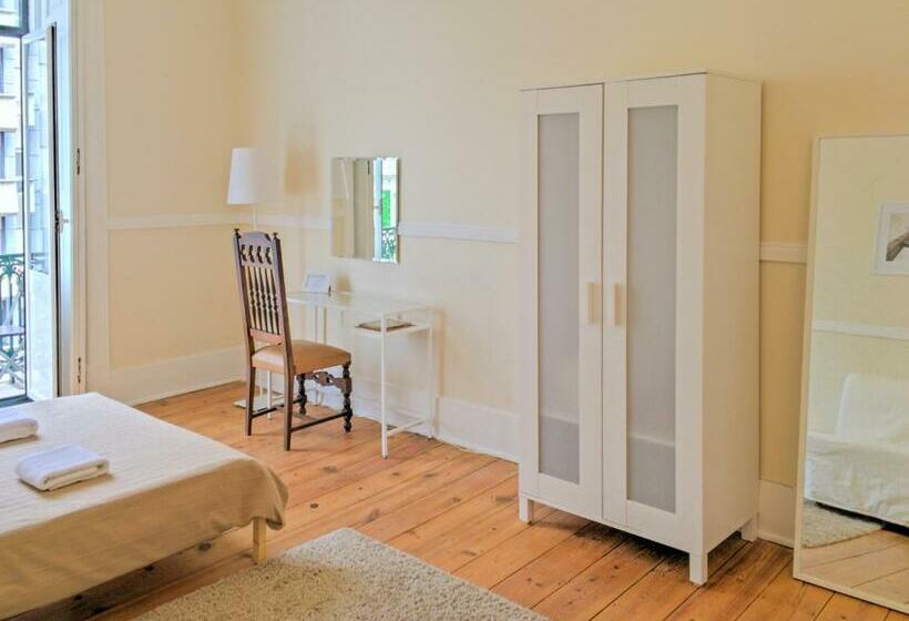 اتاق استاندارد سه تخته با سرویس بهداشتی مشترک, Ambiente Hostel