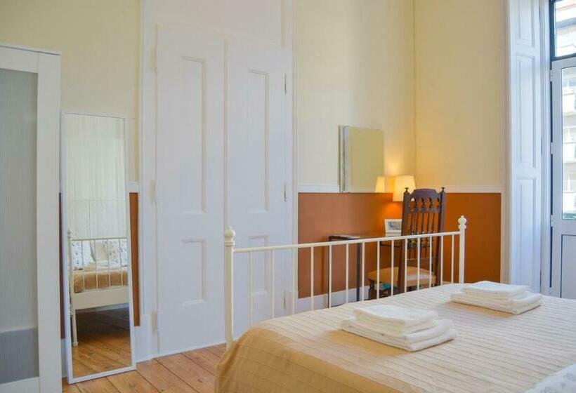 اتاق استاندارد با سرویس بهداشتی مشترک, Ambiente Hostel