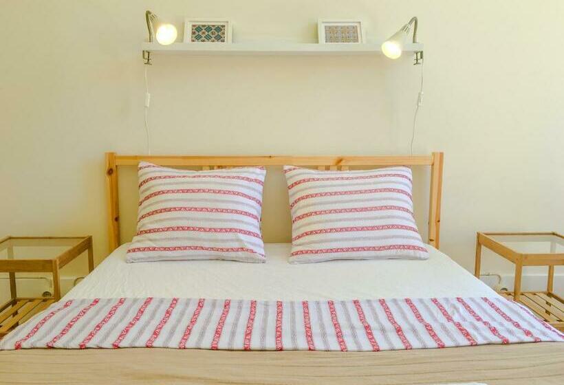 اتاق استاندارد سه تخته با سرویس بهداشتی مشترک, Ambiente Hostel