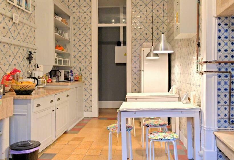 اتاق استاندارد با سرویس بهداشتی مشترک, Ambiente Hostel