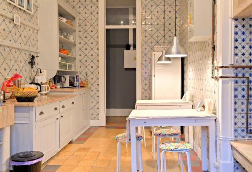 اتاق استاندارد سه تخته با سرویس بهداشتی مشترک, Ambiente Hostel