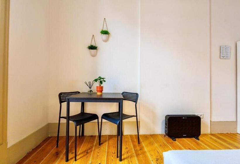 اتاق استاندارد با سرویس بهداشتی مشترک, Ambiente Hostel