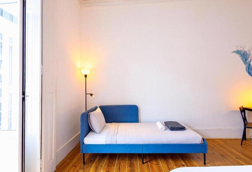 اتاق استاندارد سه تخته با سرویس بهداشتی مشترک, Ambiente Hostel