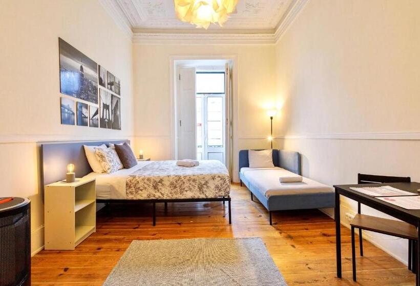 اتاق استاندارد سه تخته با سرویس بهداشتی مشترک, Ambiente Hostel