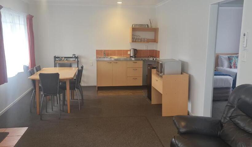 סוויטה משפחתית 2 חדרי שינה, Asure Kaimai View Motel