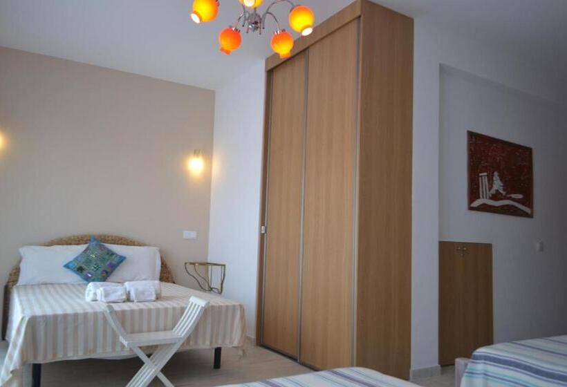 חדר משפחתי, Alvor Ar De Mar