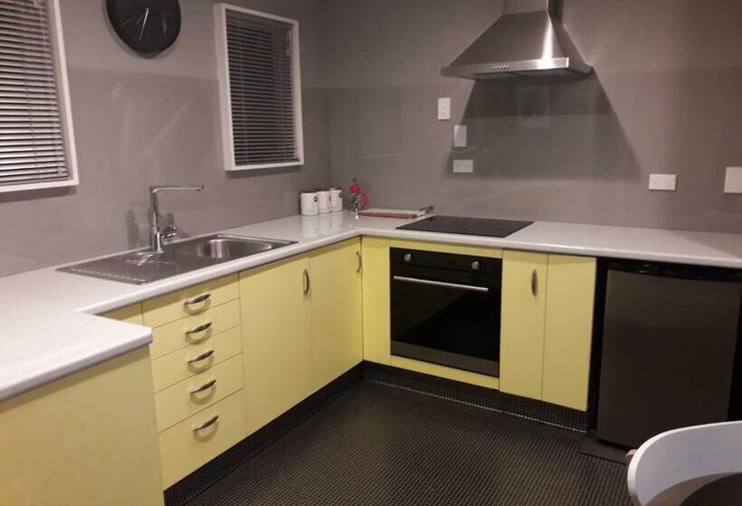 إستوديو ديلوكس, Korbaylen Estate