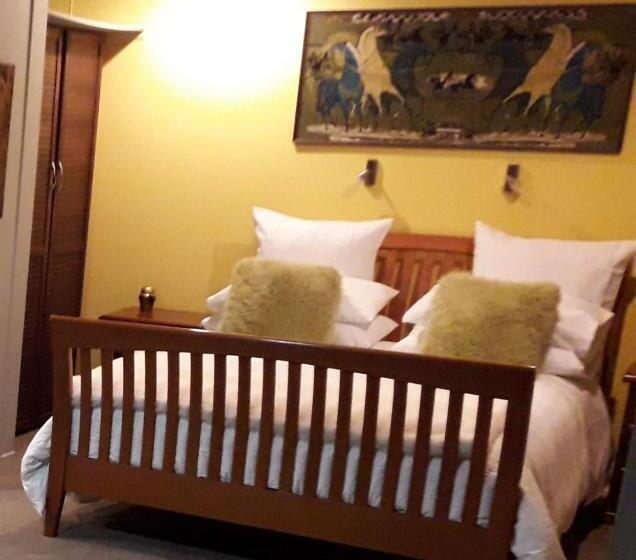 إستوديو ديلوكس, Korbaylen Estate