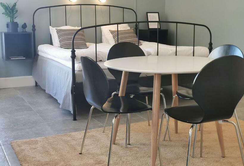 Pokój Rodzinny, L Fängelset Västervik