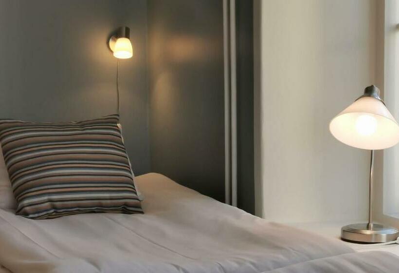 Pokój Rodzinny, L Fängelset Västervik